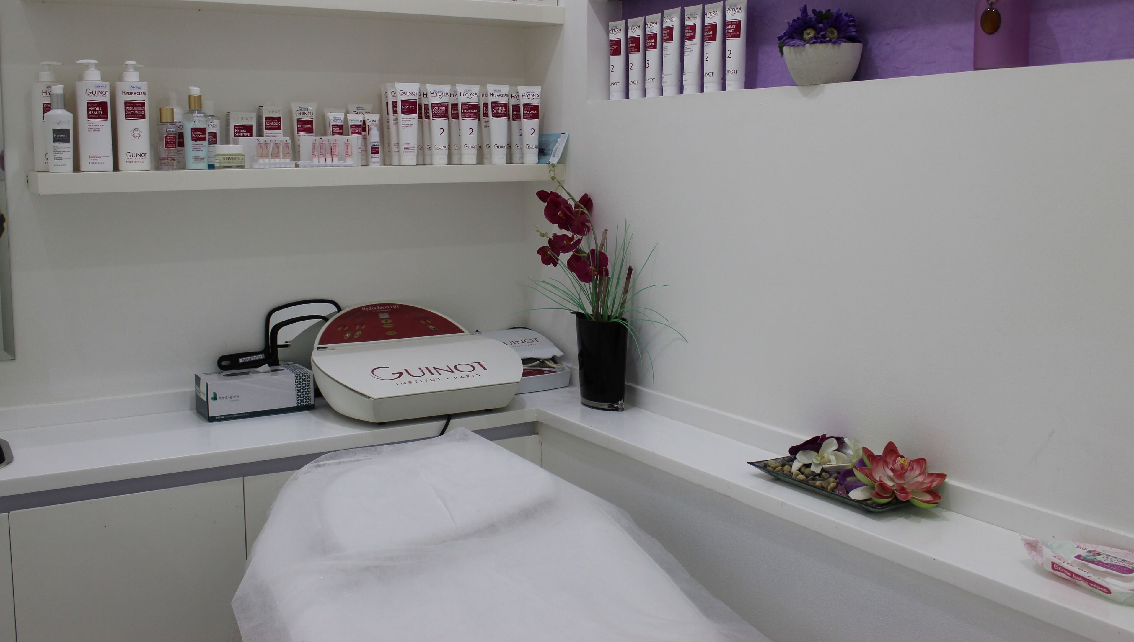 Treatment room with skincare products at Tip Top Nails Bar Al Manzil, دبي, دبي, AE.
