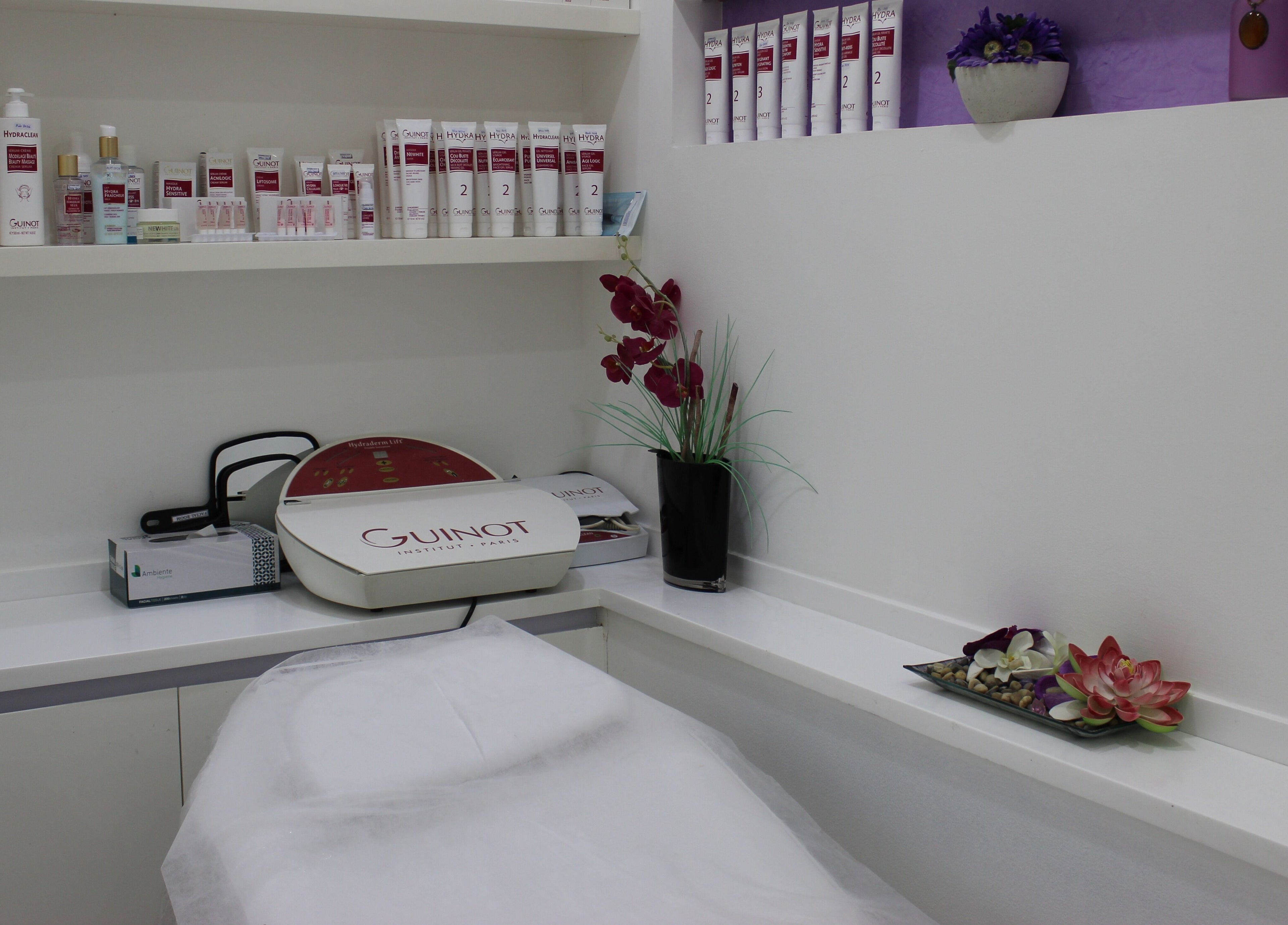 Treatment room with skincare products at Tip Top Nails Bar Al Manzil, دبي, دبي, AE.