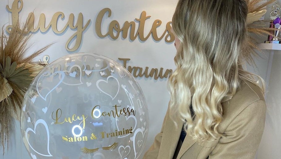 Lucy Contessa Salon & Training, bilde 1