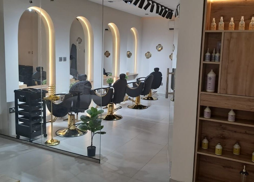 Elegant salon chairs and mirrors at Evano Spa Ladies, Al Ain, Abu Dhabi, AE, offering luxury services.