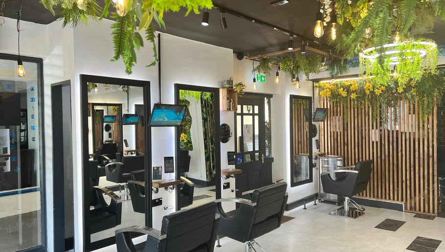 The Hair Lounge Bensons Court, bilde 1