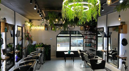 The Hair Lounge Bensons Court afbeelding 3