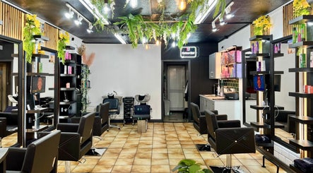 The Hair Lounge Bulwark Road slika 3