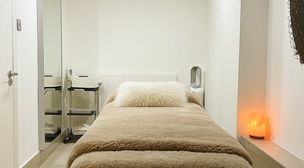 Relaxing massage room at Dragonfly Therapy in London, GB. Cozy decor for professional rehabilitation and relaxation.