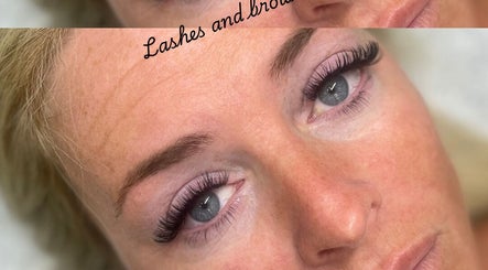 Lashes and Brows by Molly billede 2