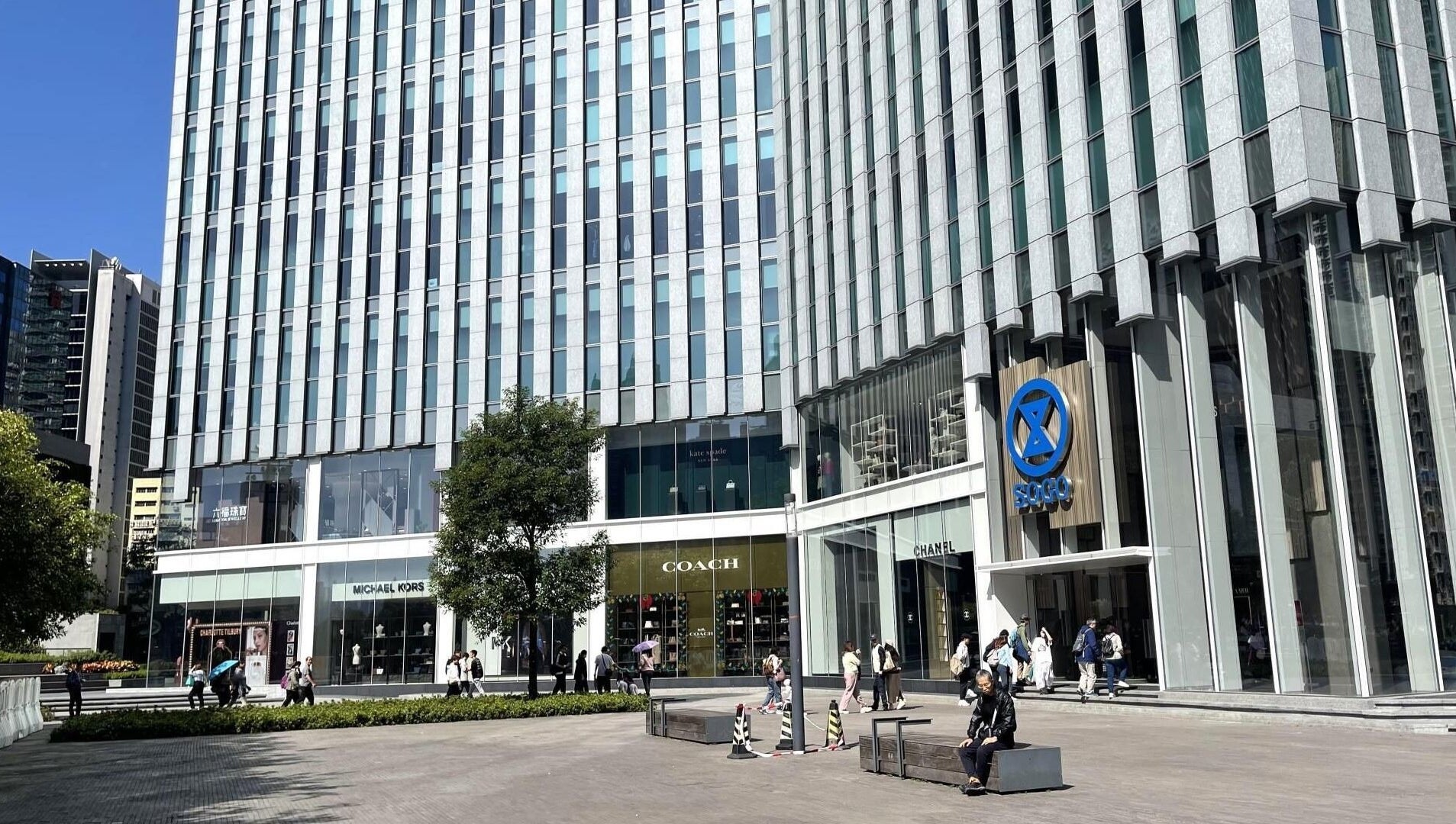 Modern facade of Mr.Boogie KAI TAK SOGO Pop-Up in 九龍, 九龍, HK with prominent signage.