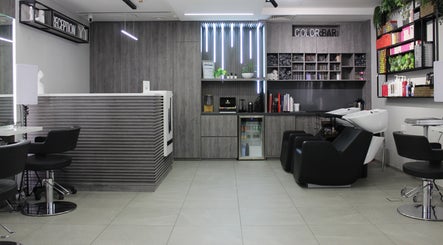 UNDERTONE Hair Salon billede 2