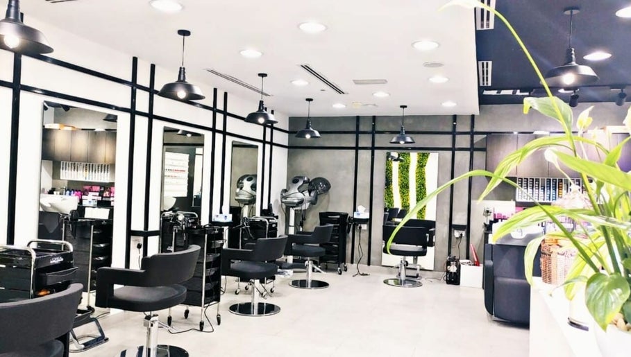 UNDERTONE Hair Salon, bilde 1