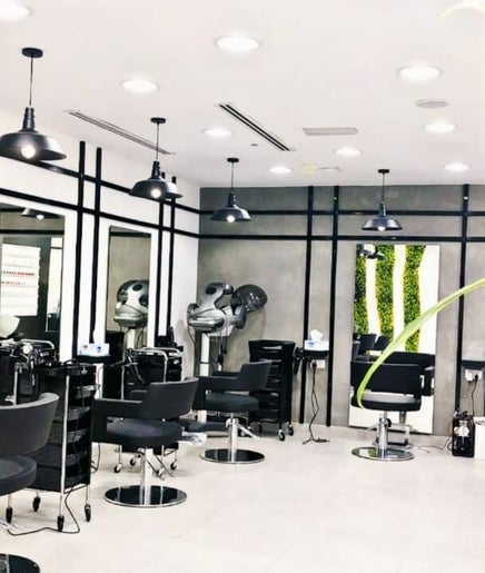 UNDERTONE Hair Salon – obraz 2
