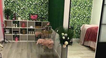 Εικόνα Babe Alert Beauty Studio 2