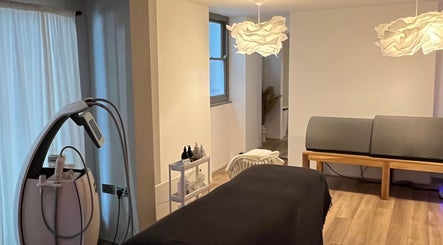 Relaxing treatment room at Saunapod in Falmouth, England, GB, featuring modern decor and wellness equipment.