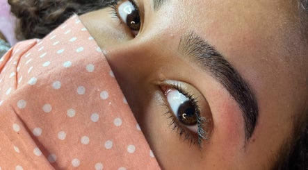 Ana Paula Beauty - eyebrow and wax specialist   image 2