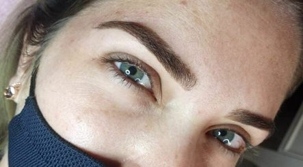 Ana Paula Beauty - eyebrow and wax specialist   image 3