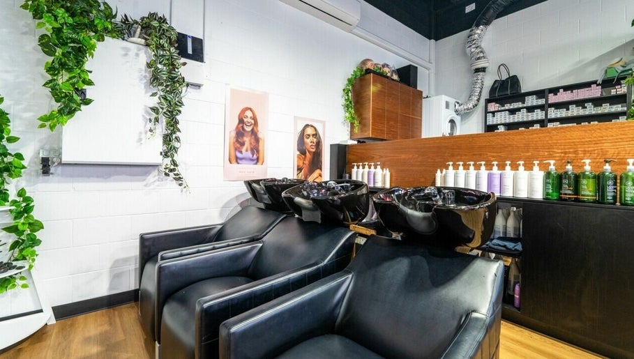 AW Hair Studios - Broadbeach image 1