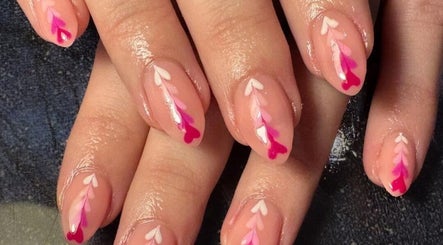 Image de Mermaid Manicures Closed To New Clients 3