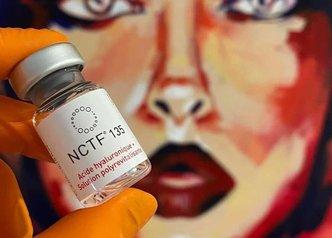 NCTF 135 ampulla GK Medical - Esztétikai, Orvosi Központ és Labor, Szombathely, HU központban, modern háttérrel.