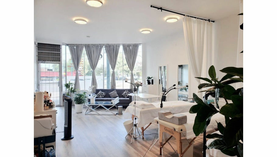 HBeautySalon image 1