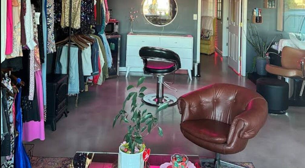 Trendy seating and chic clothes at Ramblin’ Rose Studios in Anderson, South Carolina, US.