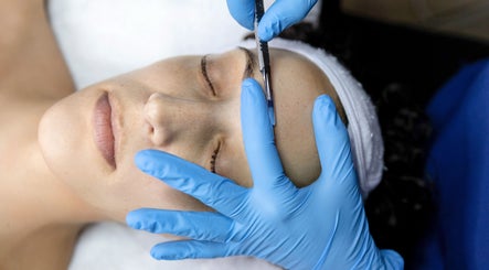MicroMeeks Skin Studio technician performing dermaplaning in Port Coquitlam, British Columbia, CA.