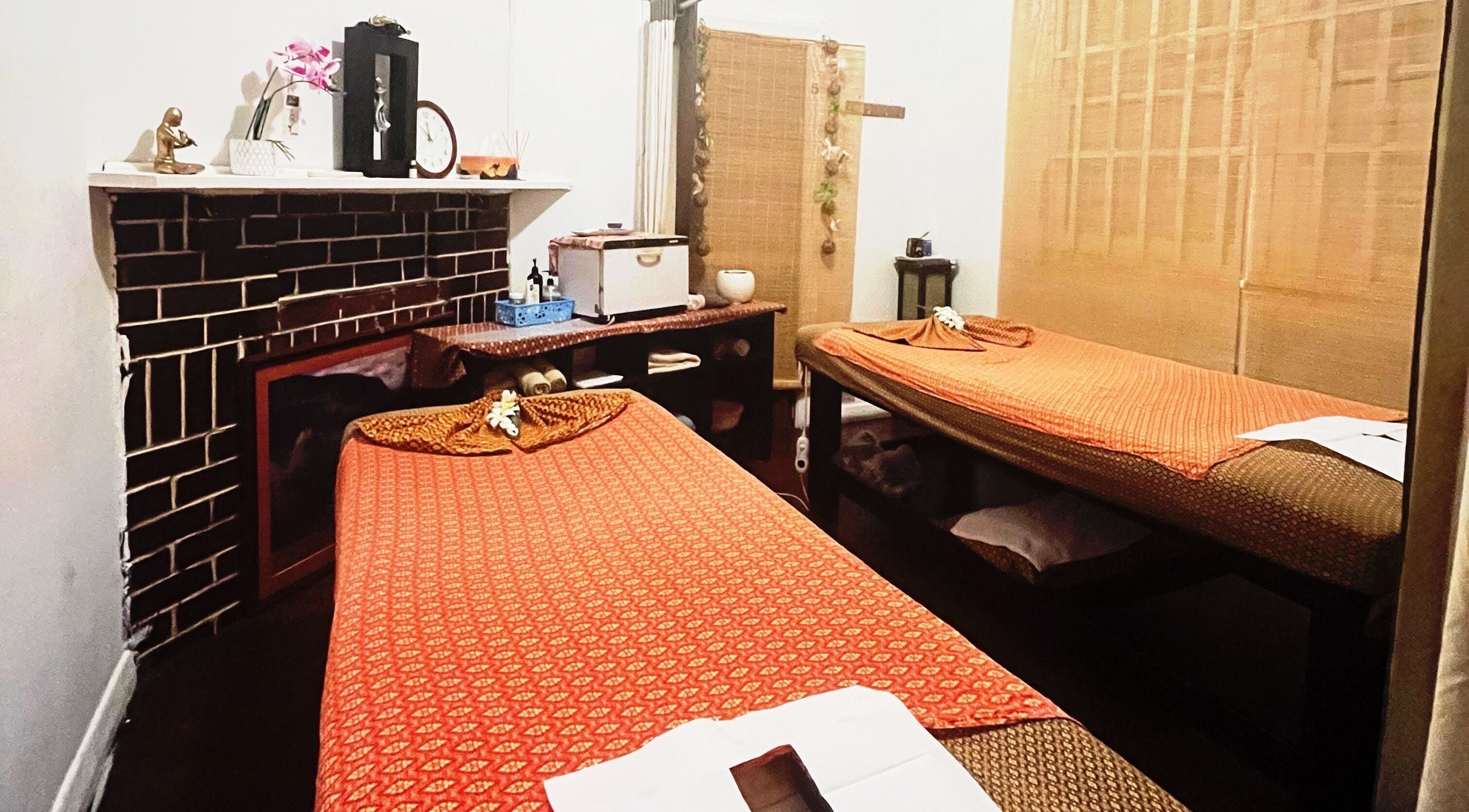 Tranquil massage room at Paradai Thai Massage & Bodycare(Carnegie), Melbourne, Victoria, AU. Inviting and relaxing.