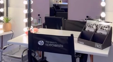 Makeup station with lights at bees. in Paisley, Scotland, GB, perfect for beauty sessions.