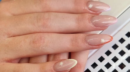 R and R Nails and Beauty