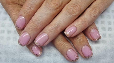 Imagen 2 de R and R Nails and Beauty