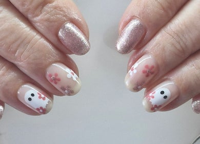 Chic floral nail art with glittery polish at Nails by Kelly in Waipu, Northland, NZ.