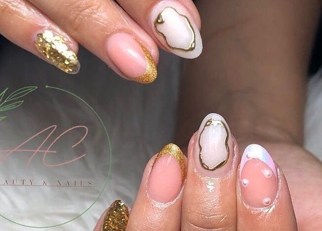 Diseño de uñas elegante en AC Beauty and Nails, Ensenada, Baja California, MX.