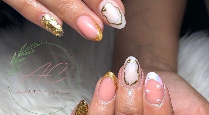 Diseño de uñas elegante en AC Beauty and Nails, Ensenada, Baja California, MX.