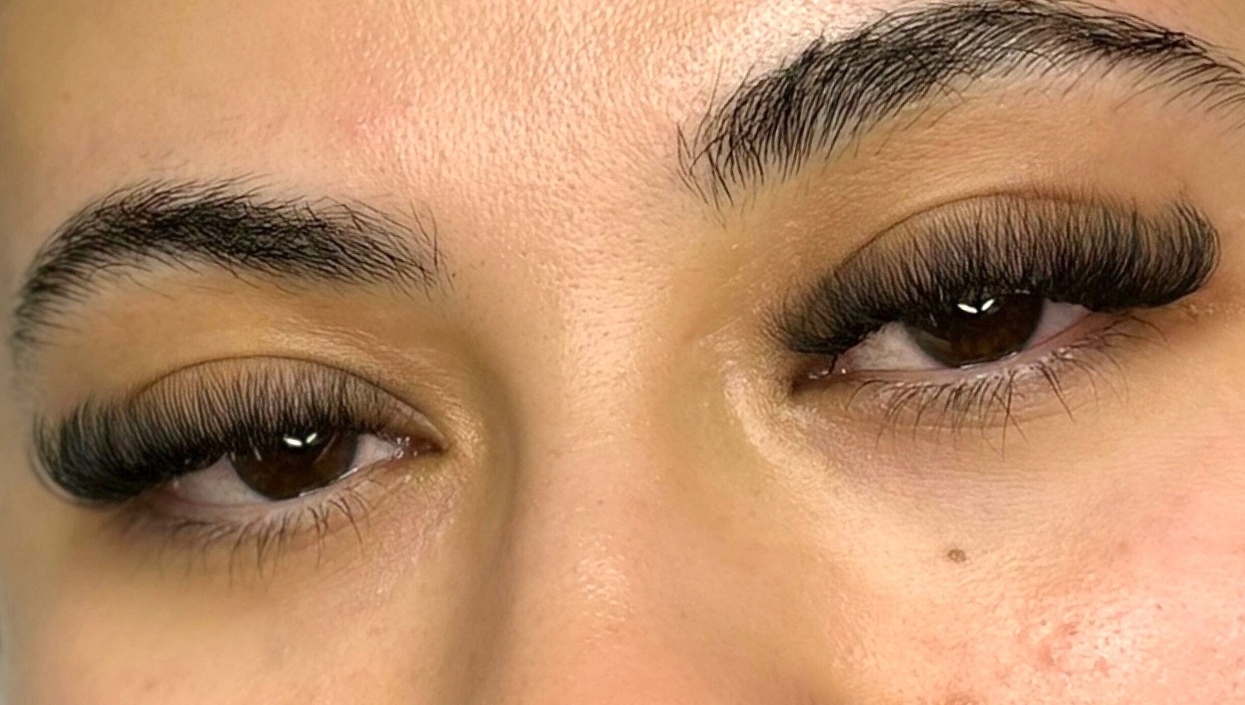 Close-up of elegant eyelash extensions at Eyesplash by Paola, Gatineau, Québec, CA.