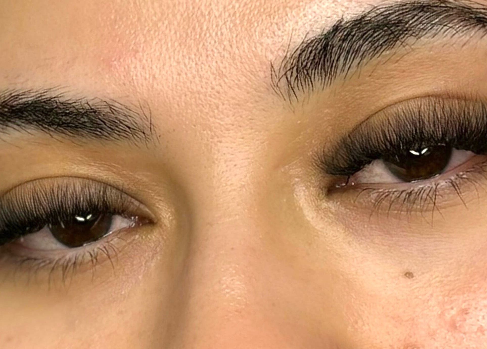 Close-up of elegant eyelash extensions at Eyesplash by Paola, Gatineau, Québec, CA.
