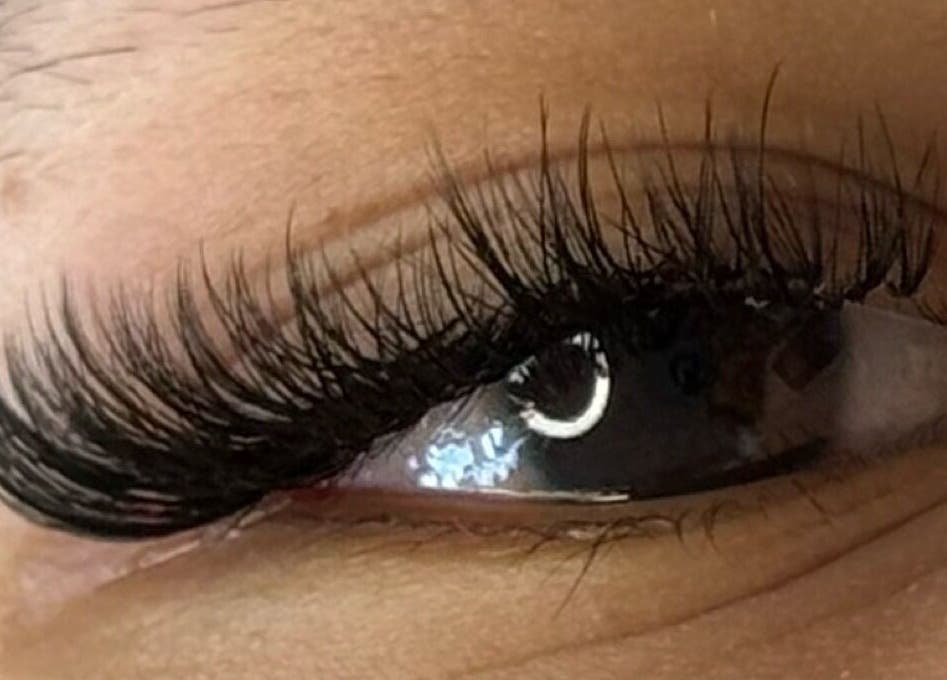 Close-up of elegant eyelash extensions at Eyesplash by Paola, Gatineau, Québec, CA.