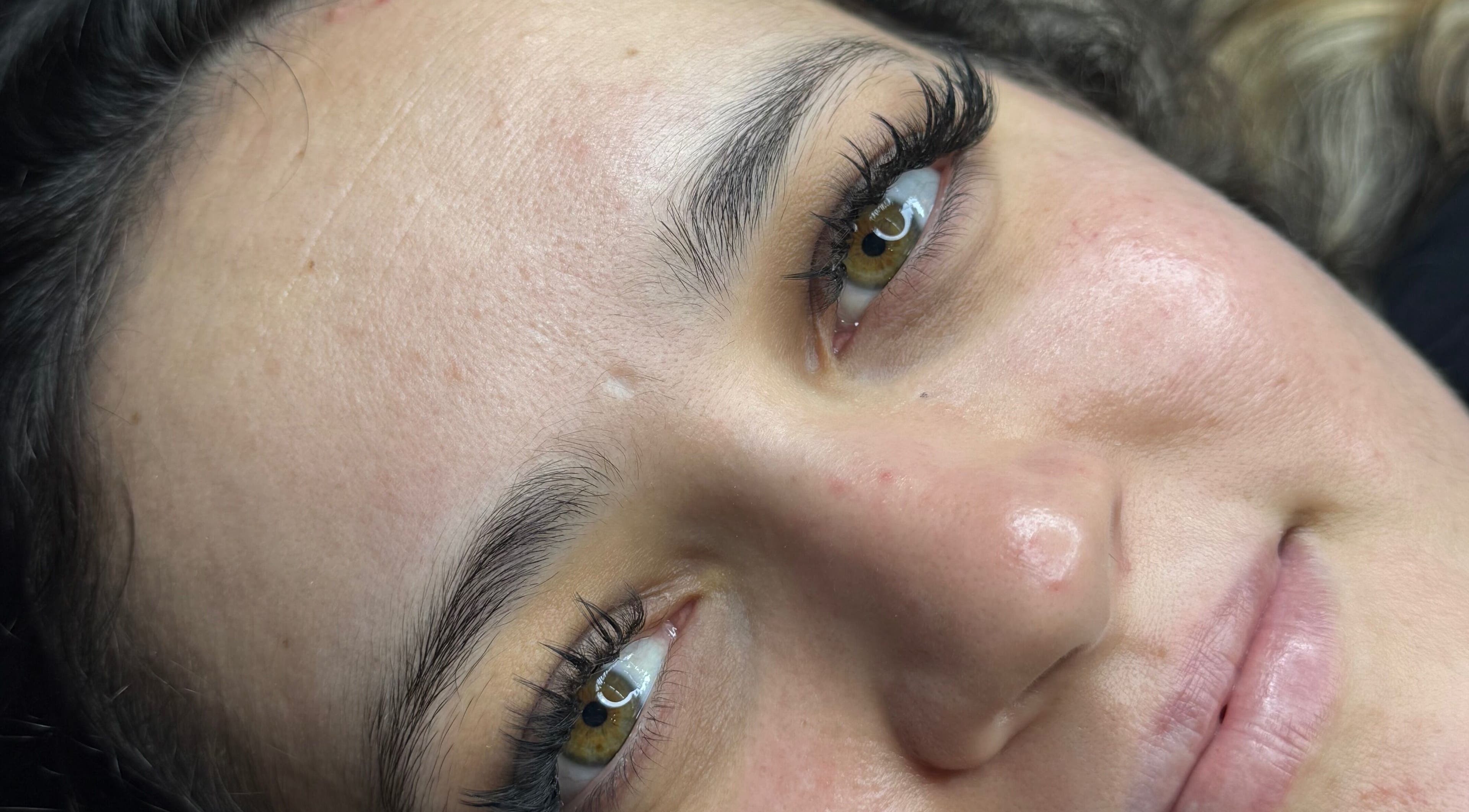 Close-up of lash extensions from Eyesplash by Paola in Gatineau, Québec, CA showcasing elegant detail.