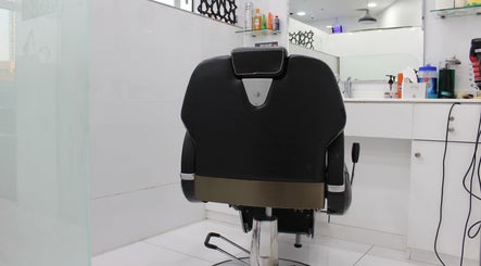 Revamp Gents Salon - JVC obrázek 2