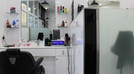 Revamp Gents Salon - JVC obrázek 3