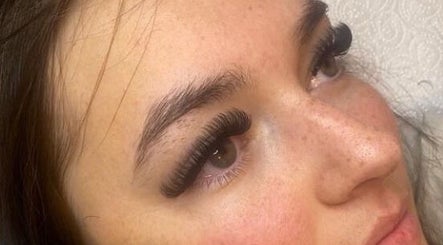 Lori's Lashes imagine 3
