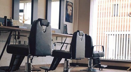 Lewis' Barbershop imagem 3