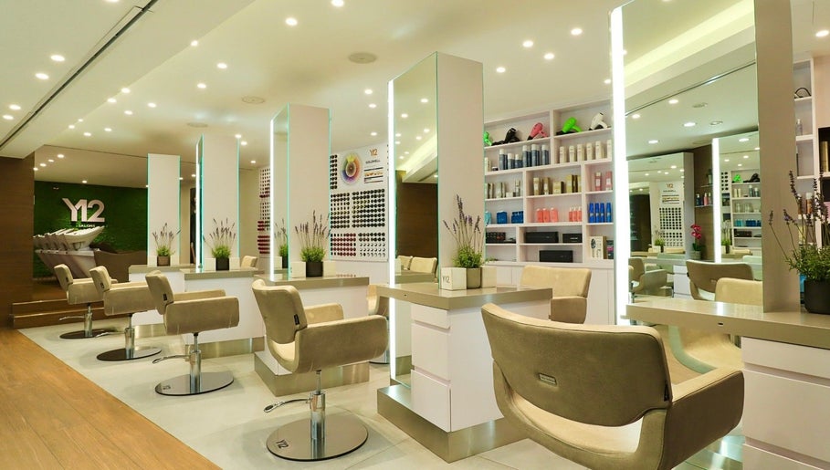 Y-12 Salon Ritz Carlton  image 1