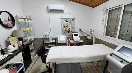 Modern treatment room at Perfect Skin Studio, Kato Polemidia, Limassol, CY, featuring state-of-the-art equipment.