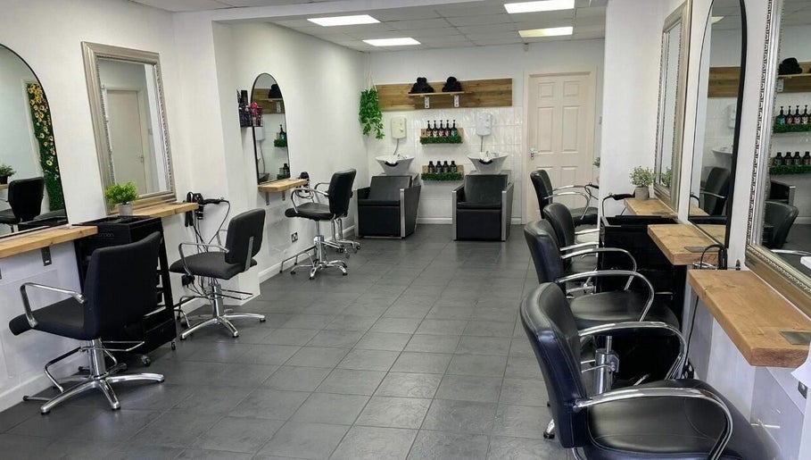 The Salon His and Hers Broughton Astley – obraz 1