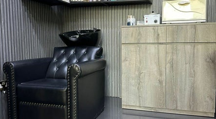 Luckys Signature Gents Salon изображение 3