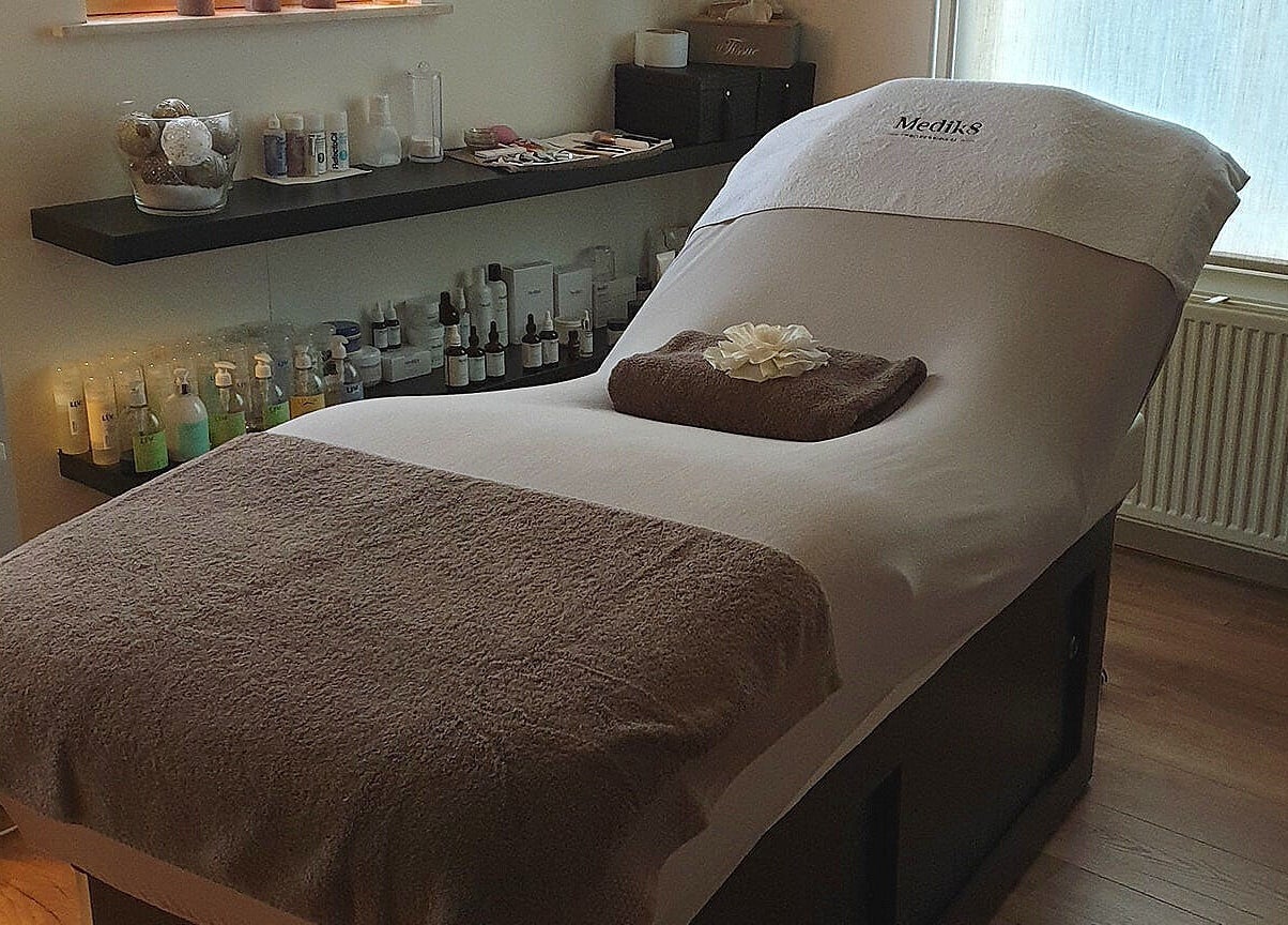 Ontspanningsruimte The Beauty Barn By Lieke met behandeltafel, Vlodrop, Limburg, NL.