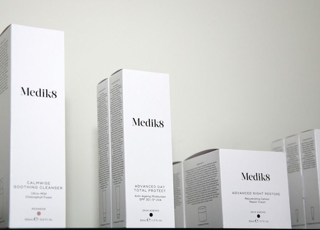 Medik8-producten bij The Beauty Barn By Lieke, Vlodrop, Limburg, NL. Luxe huidverzorging in stijlvolle verpakking.