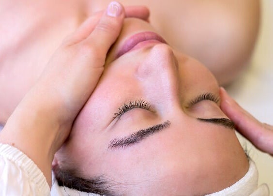 Relaxáló arckezelés a UniqueDay-ban, Budapest, Magyar, HU, a bőr megújításáért.