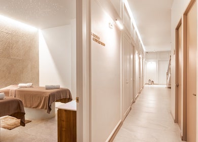 Relaxing therapy room at Le Spa Noir in Medellín, Antioquia, CO with cozy massage tables.
