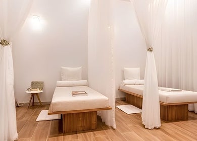 Elegant treatment room at Le Spa Noir, Medellín, Antioquia, CO, featuring plush beds and soft lighting.