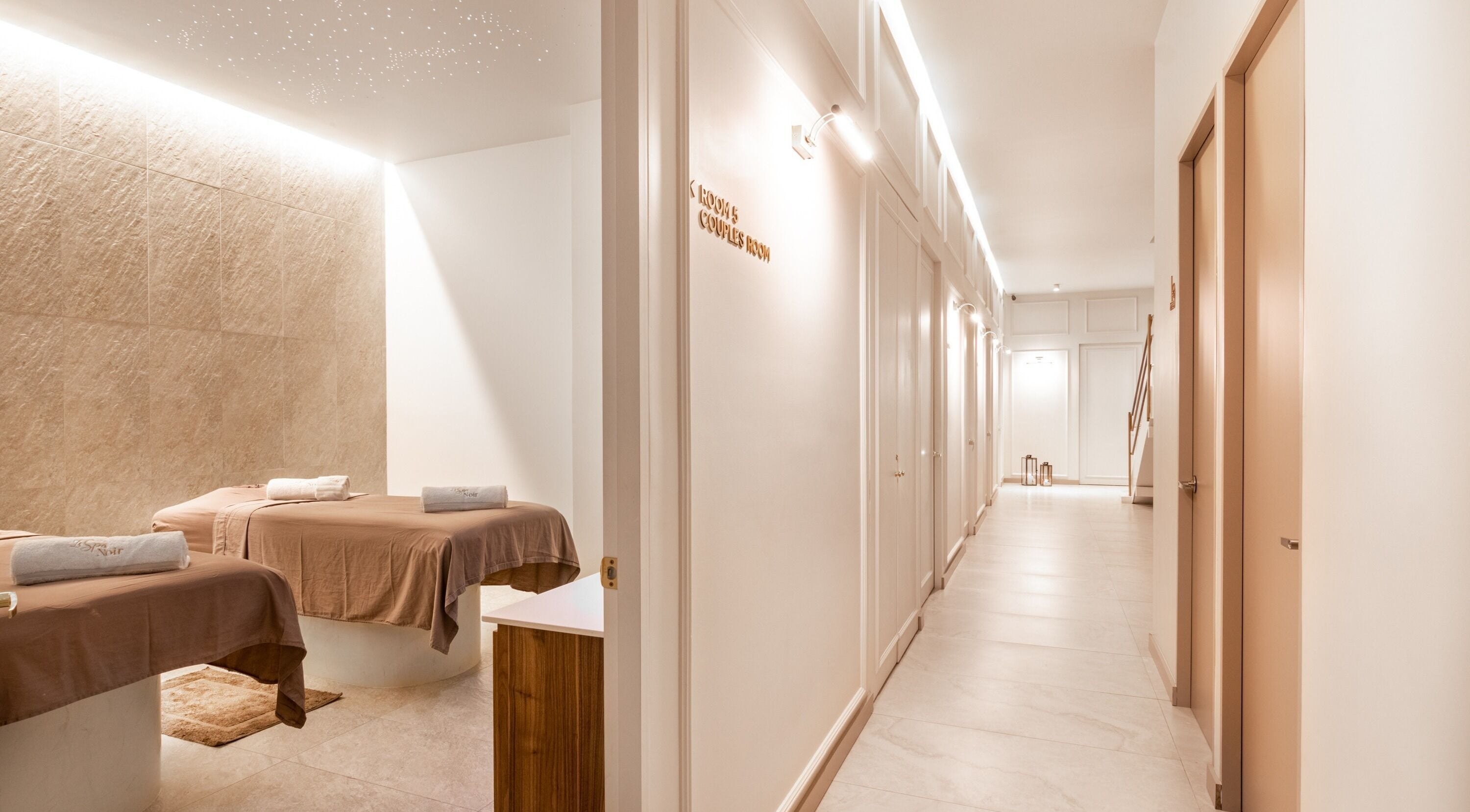 Relaxing massage room at Le Spa Noir, Medellín, Antioquia, CO. Elegant and serene ambiance.