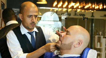 MK Barbershop Dar Al - Wasl Mall – obraz 3