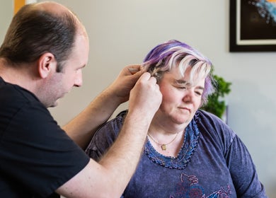 Gentle acupuncture session at Deanna Thomas Acupuncture & Wellbeing, Middlesbrough, England, GB.